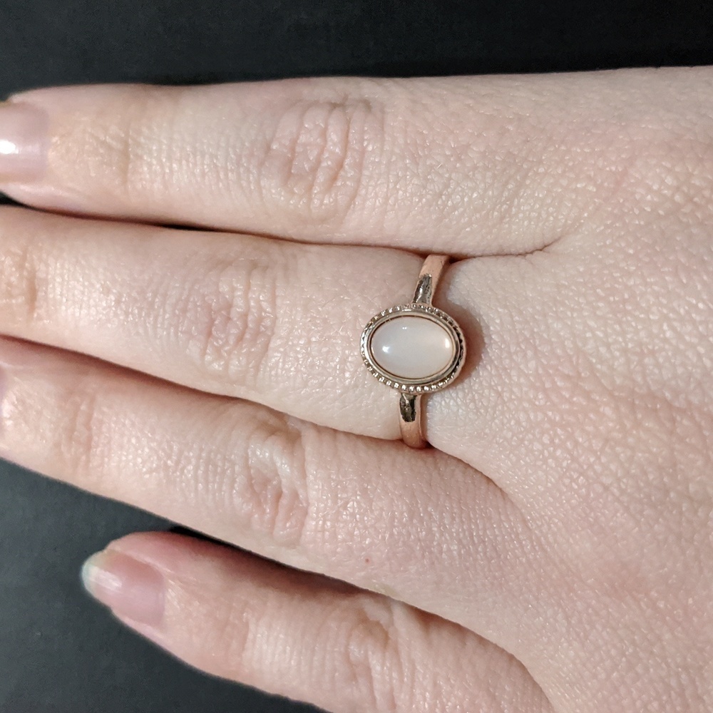 Rose Gold Tone Oval Pink Rose Quartz Statement Ring - size 8